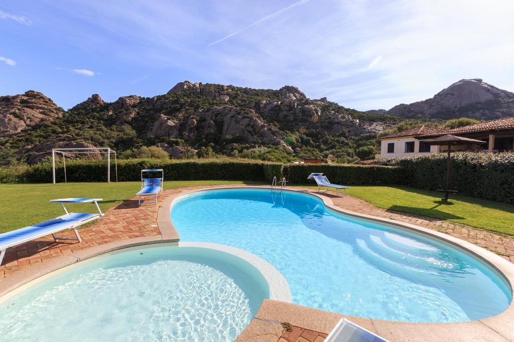 Villa Iris With Pool Baia Sardinia Exteriér fotografie