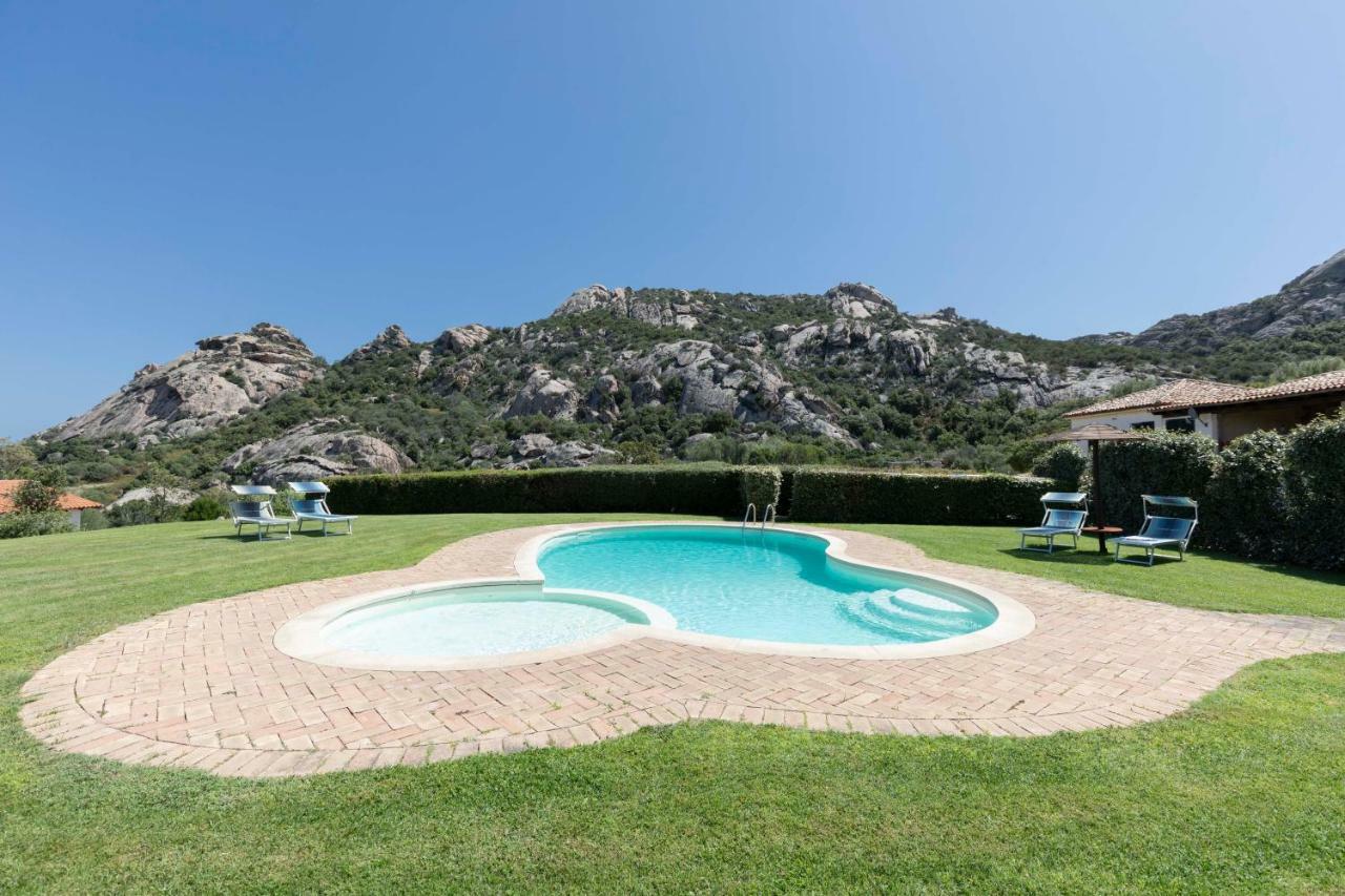 Villa Iris With Pool Baia Sardinia Exteriér fotografie